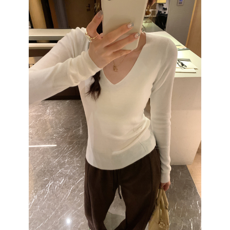 V-neck straight shoulder long sleeve knit top for women - Image 4