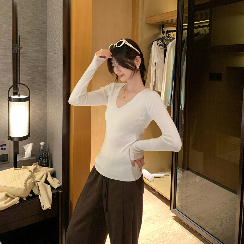 V-neck straight shoulder long sleeve knit top for women - Image 7