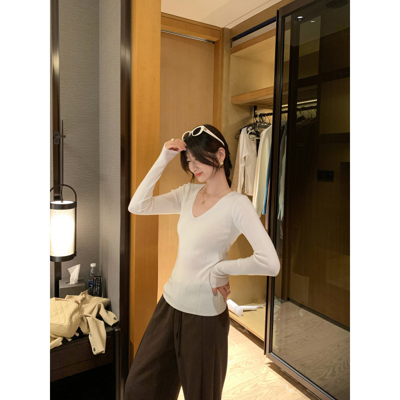 V-neck straight shoulder long sleeve knit top for women - Image 2